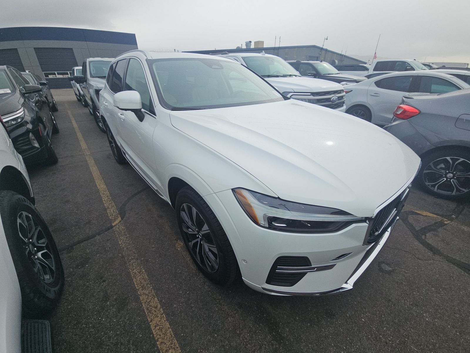 2023 Volvo XC60 B5 Plus AWD