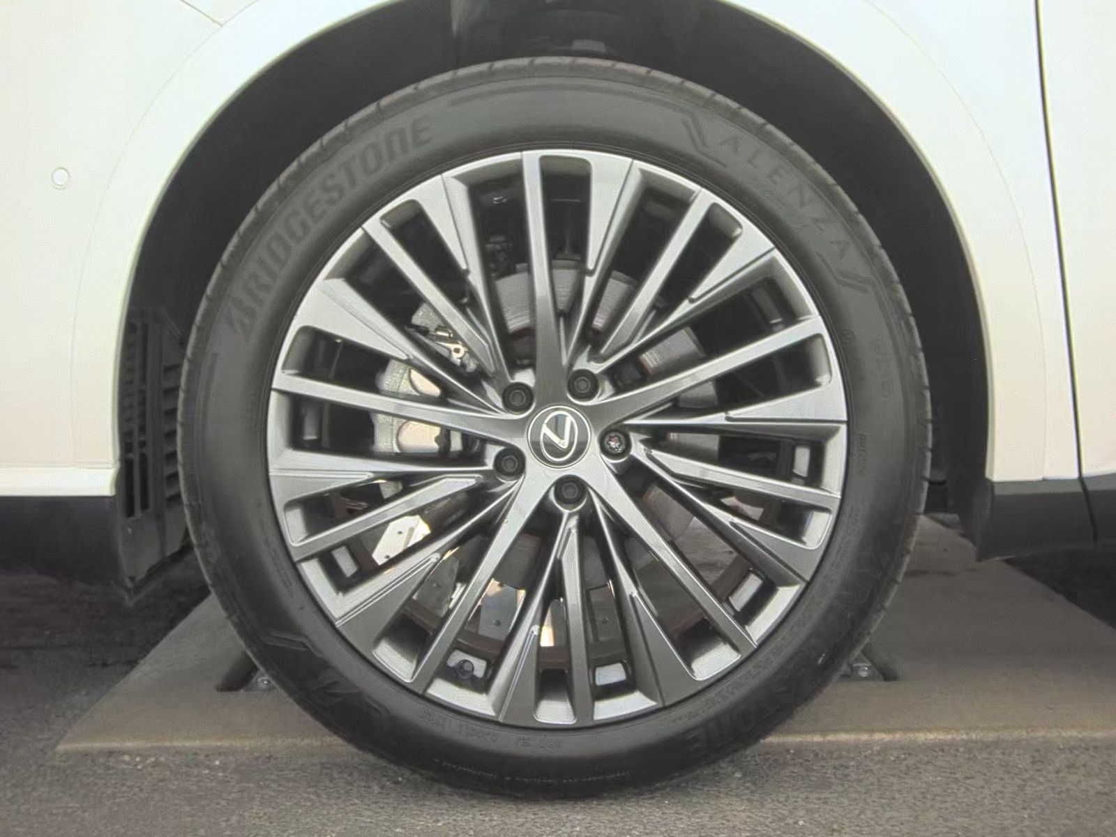 2025 Lexus RX 450h+ Luxury AWD