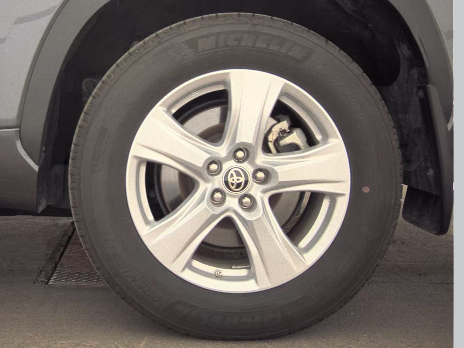 2024 Toyota Highlander LE AWD