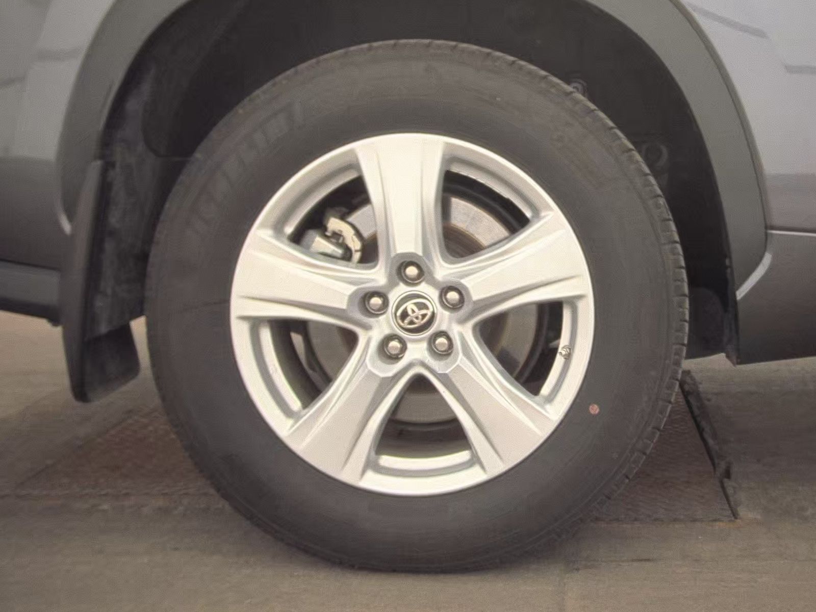 2024 Toyota Highlander LE AWD