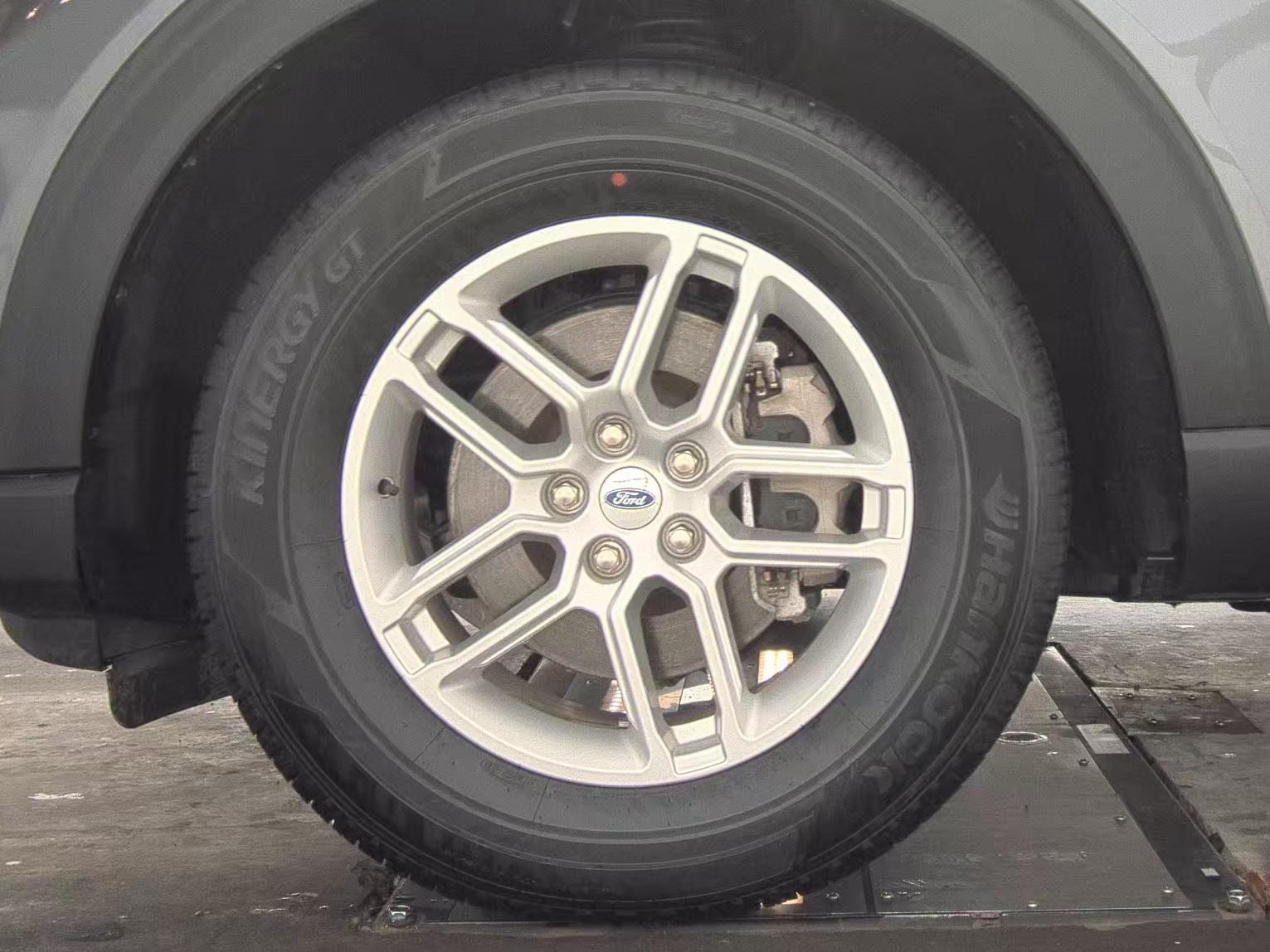 2025 Ford Explorer Active AWD