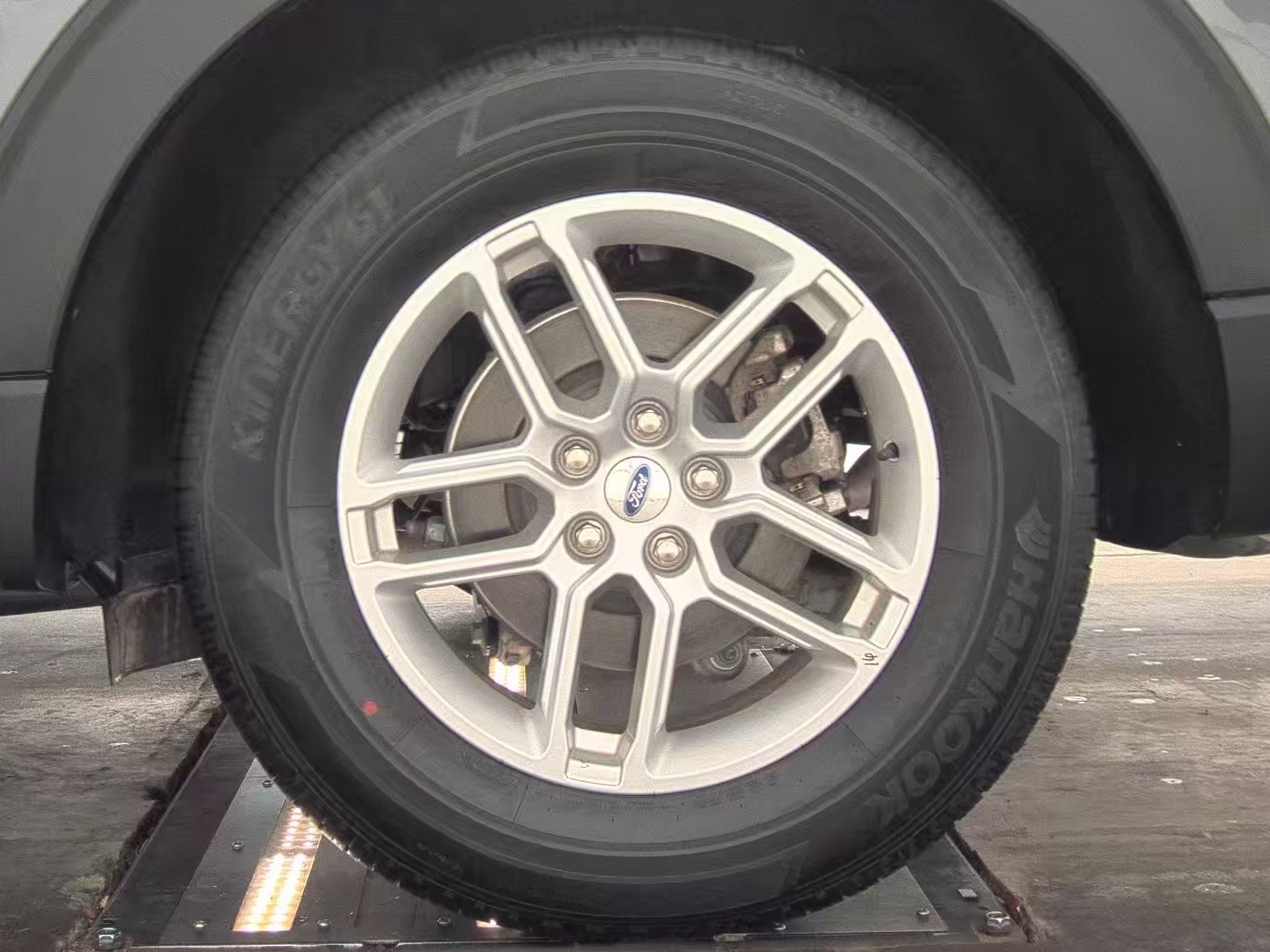 2025 Ford Explorer Active AWD