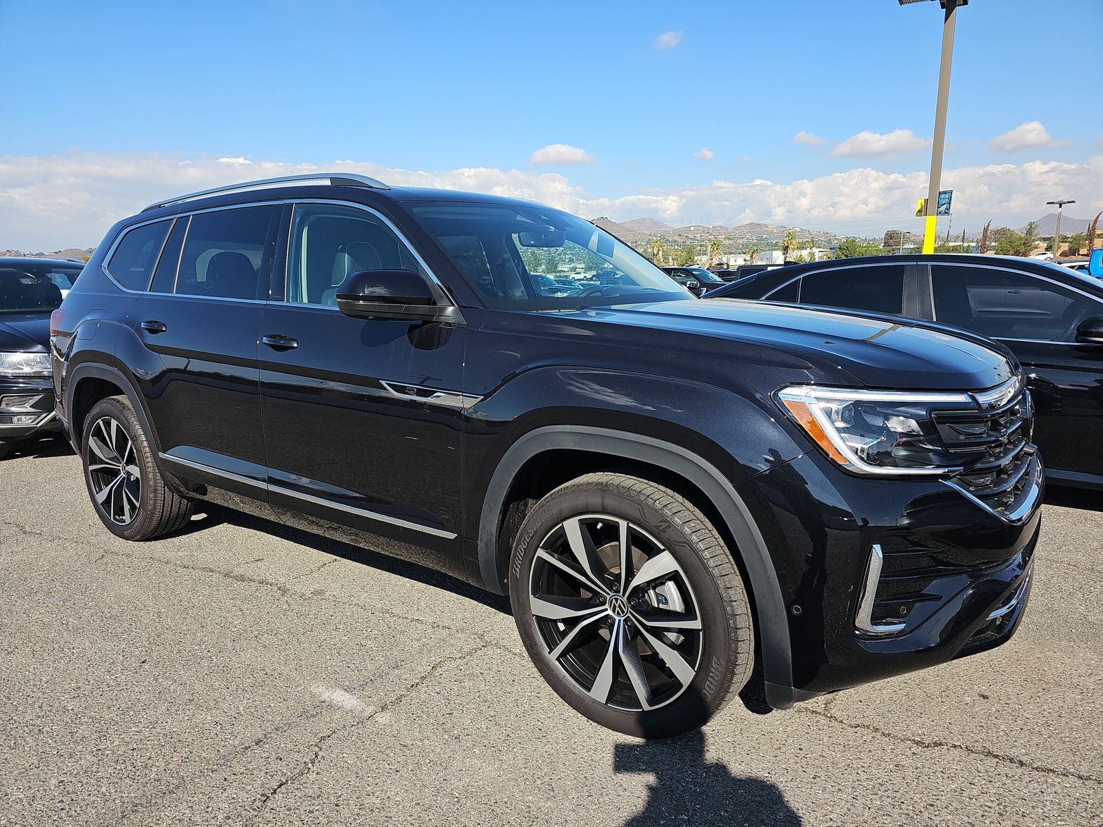 2025 Volkswagen Atlas 2.0T SEL Premium R-Line AWD
