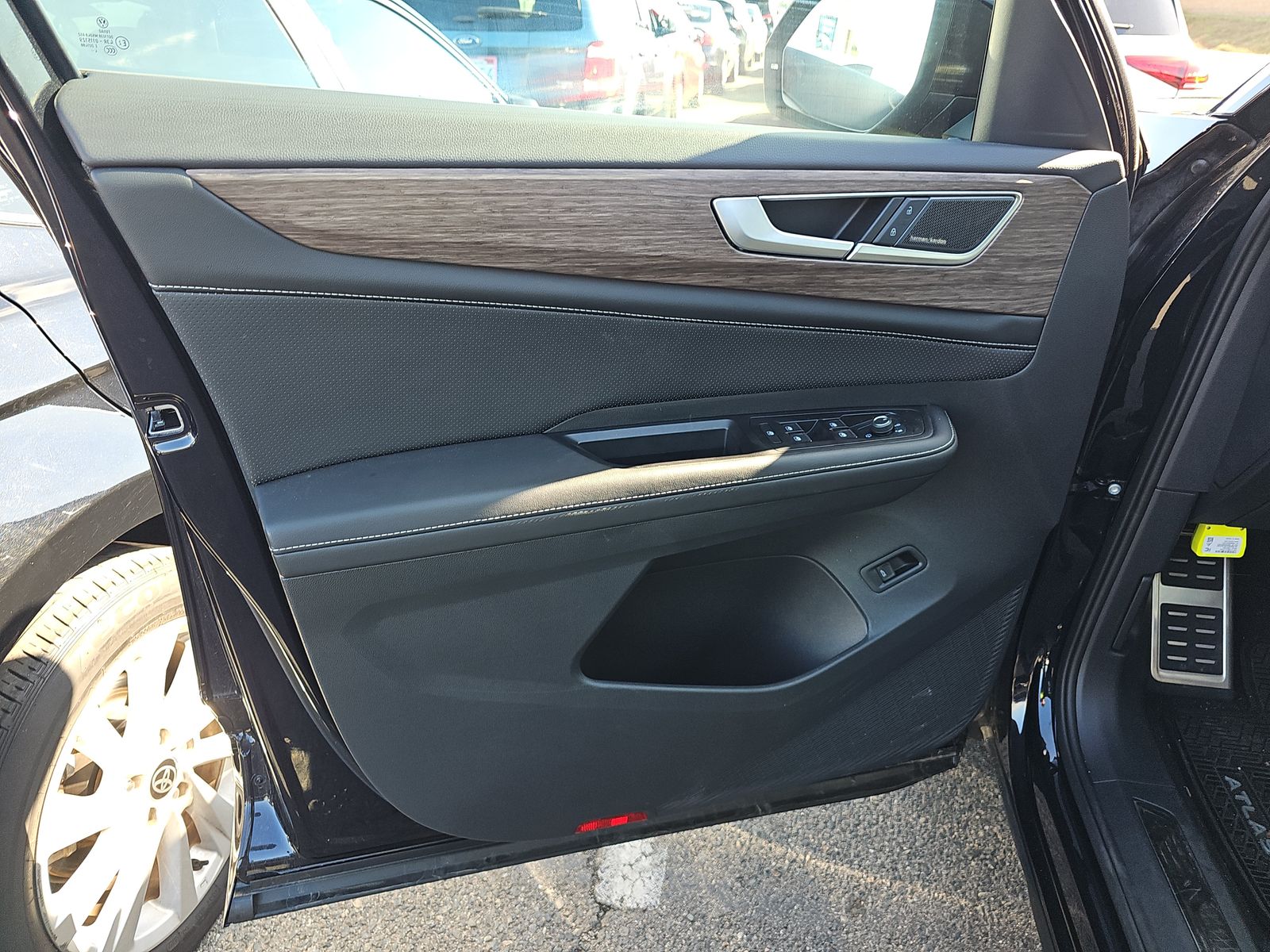 2025 Volkswagen Atlas 2.0T SEL Premium R-Line AWD