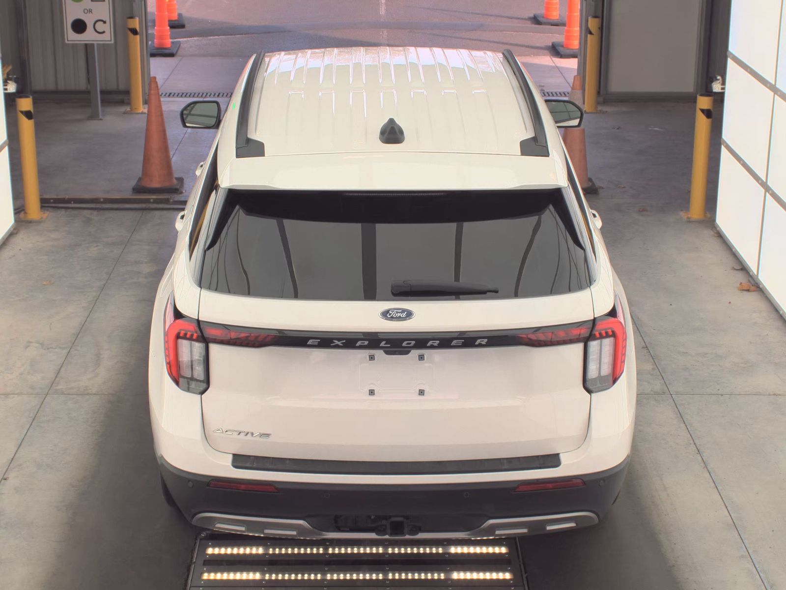 2025 Ford Explorer Active RWD