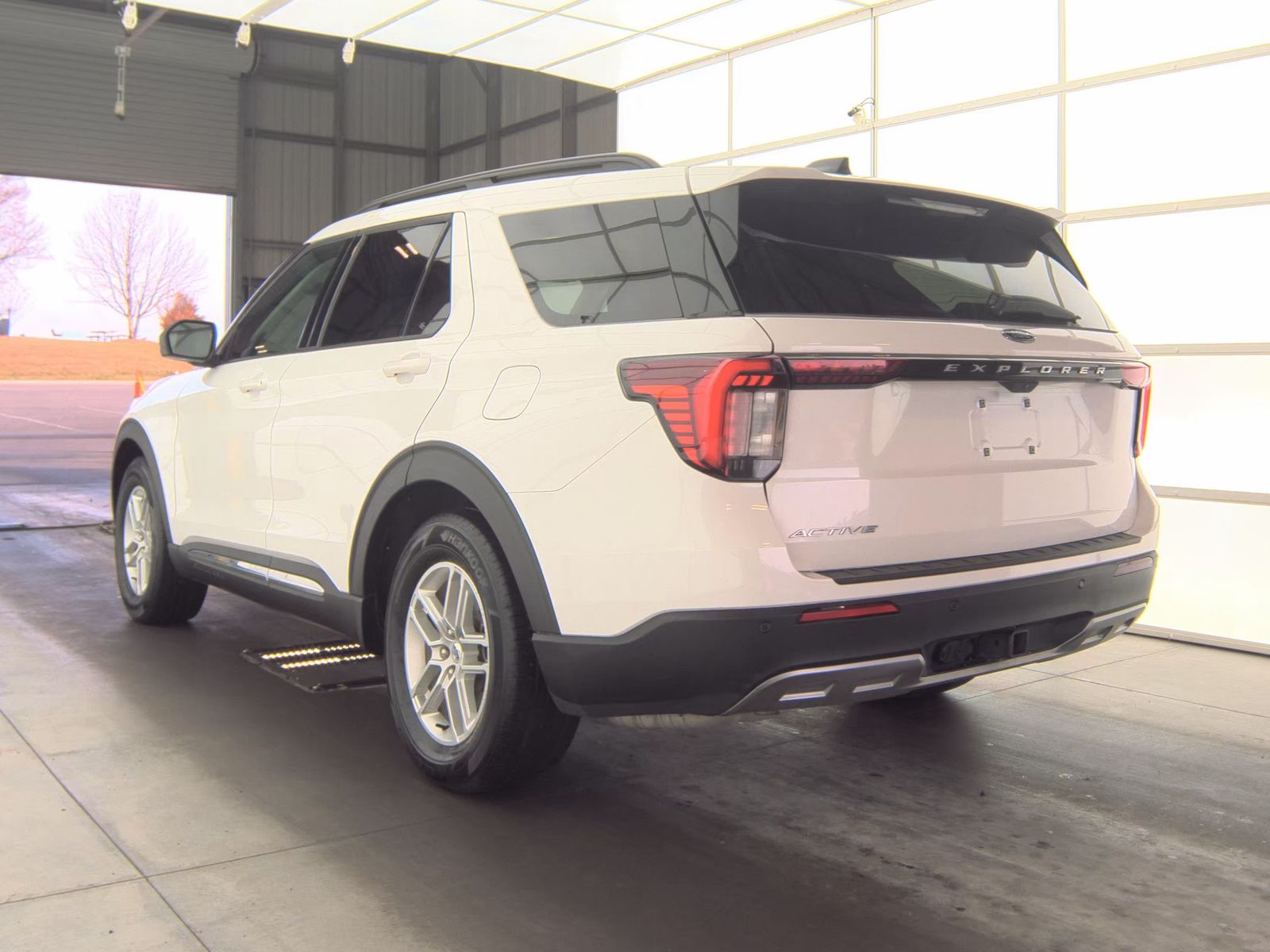 2025 Ford Explorer Active RWD