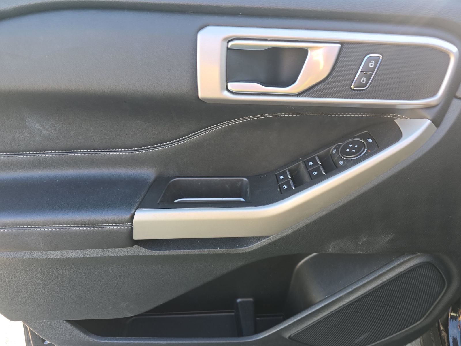 2024 Ford Explorer XLT RWD