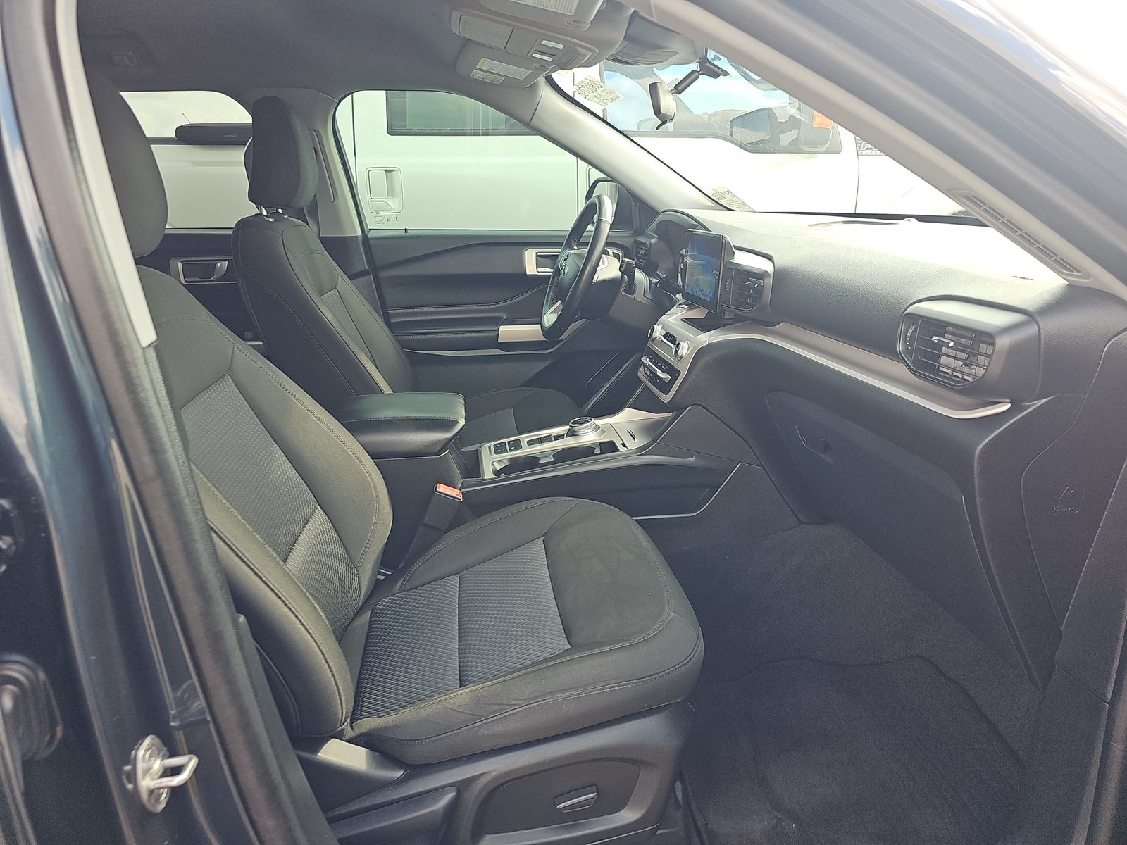 2024 Ford Explorer XLT RWD