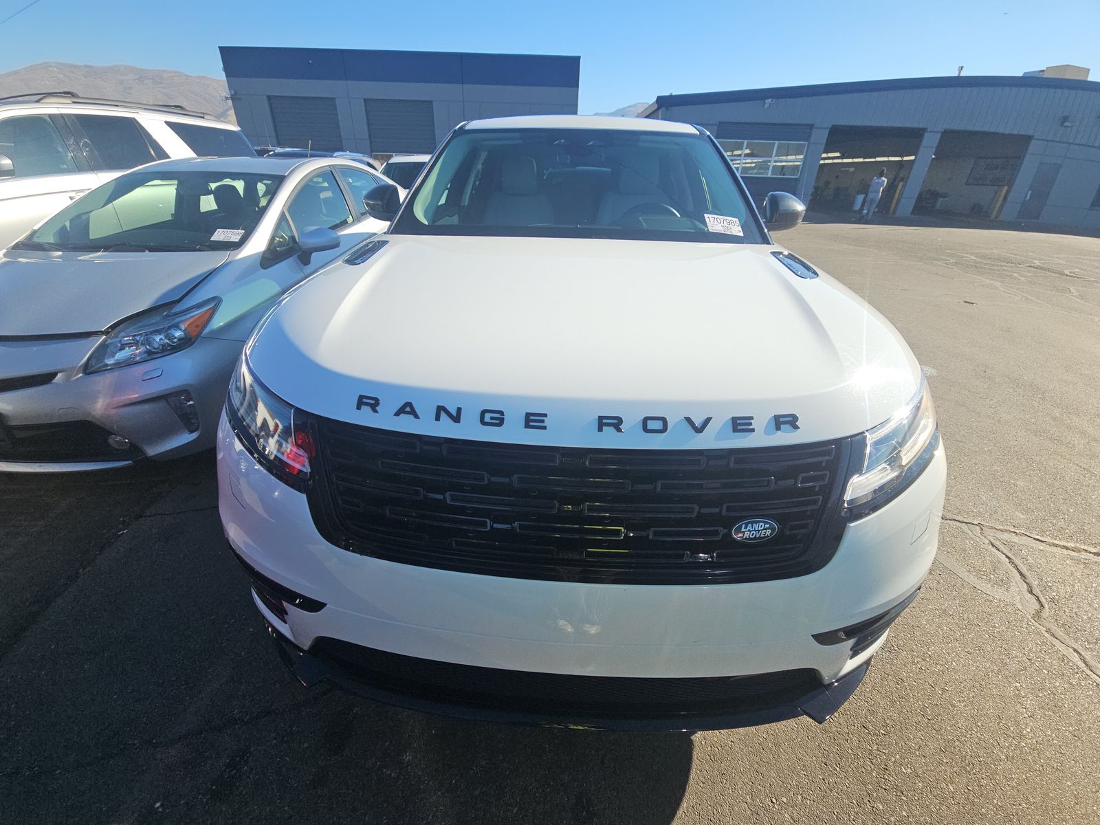 2025 Land Rover Range Rover Velar Dynamic SE AWD