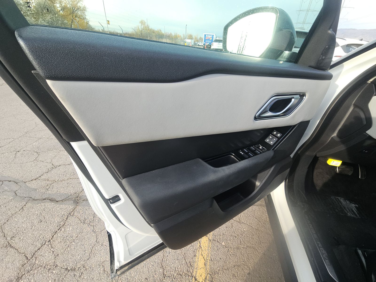 2025 Land Rover Range Rover Velar Dynamic SE AWD