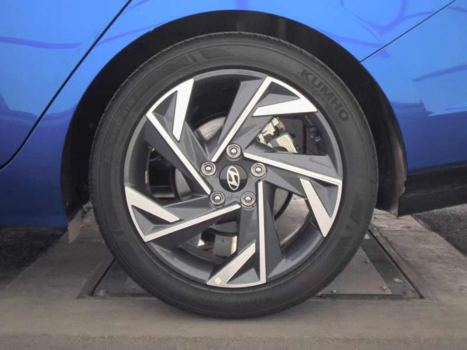 2024 Hyundai Elantra Limited FWD