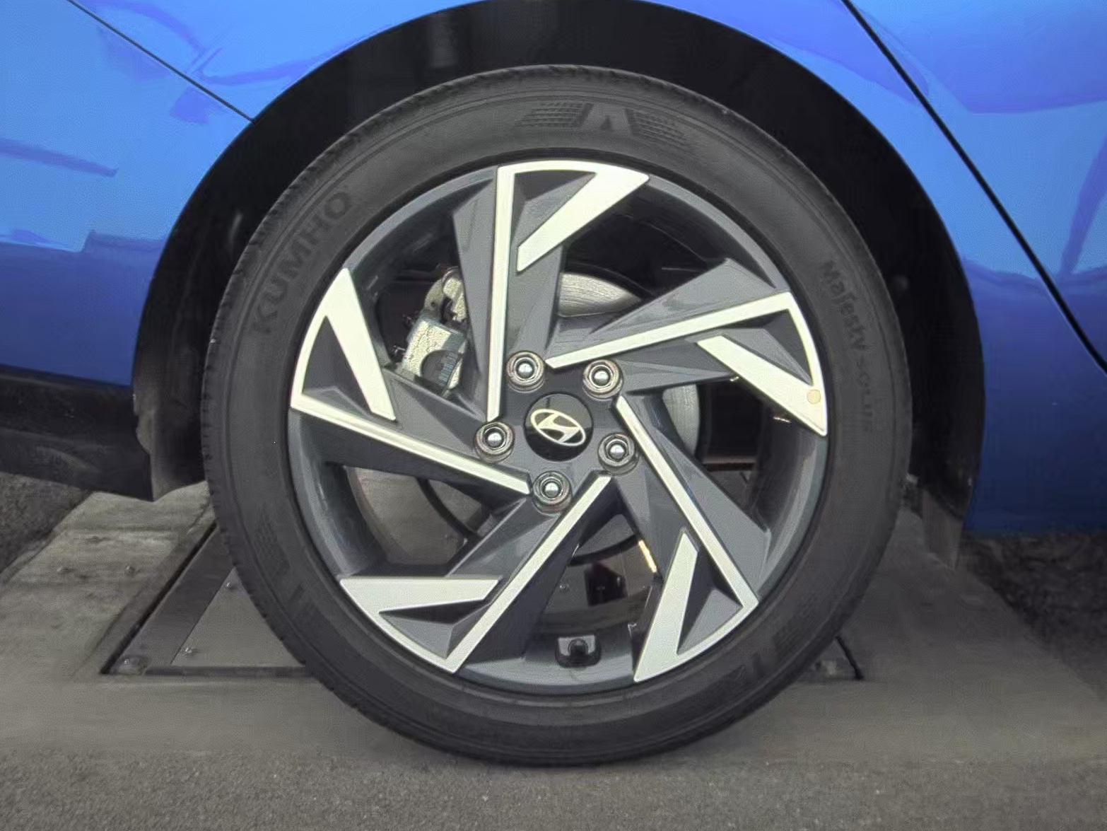 2024 Hyundai Elantra Limited FWD