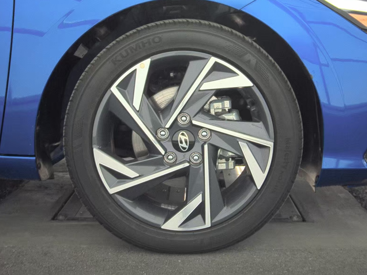 2024 Hyundai Elantra Limited FWD