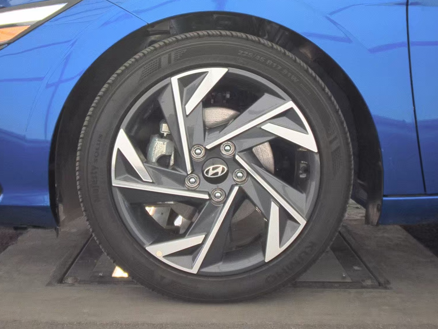 2024 Hyundai Elantra Limited FWD