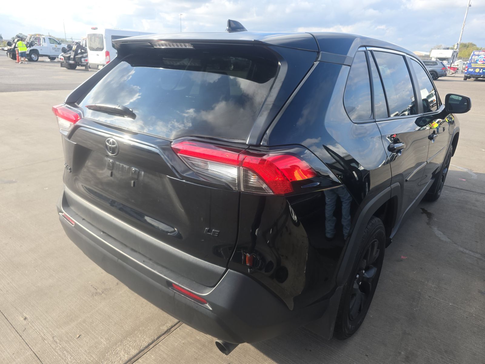 2024 Toyota RAV4 LE FWD