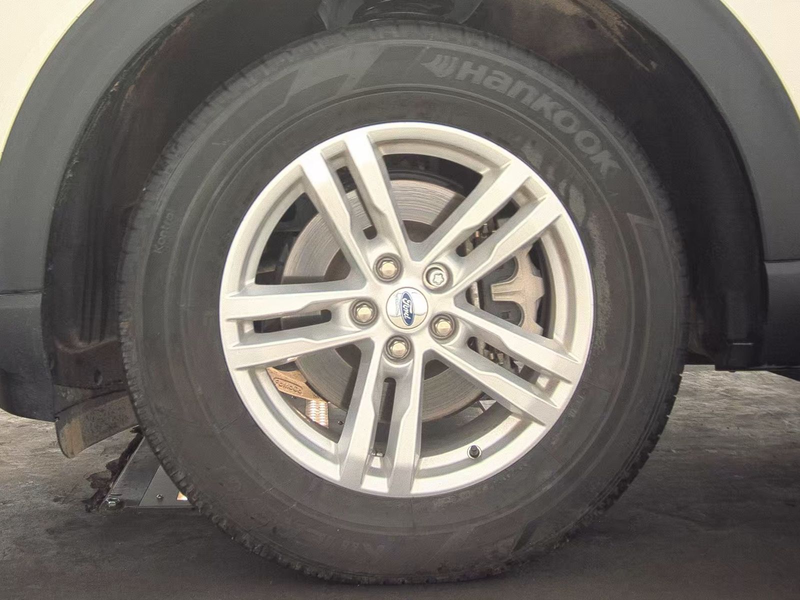 2023 Ford Explorer XLT AWD