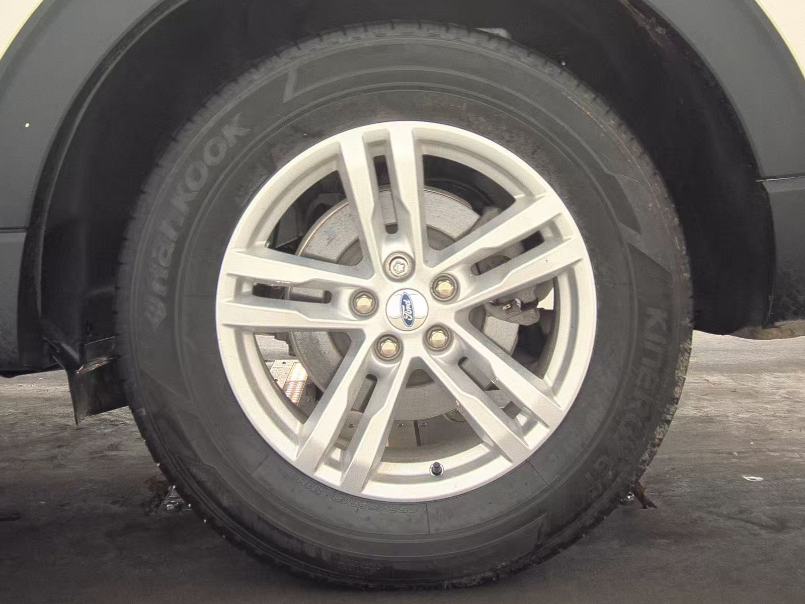 2023 Ford Explorer XLT AWD