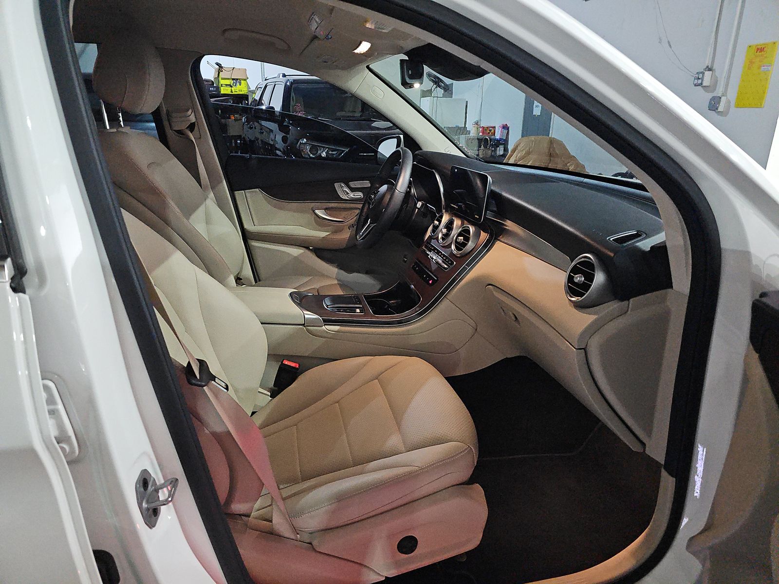 2022 Mercedes-Benz GLC GLC 300 AWD