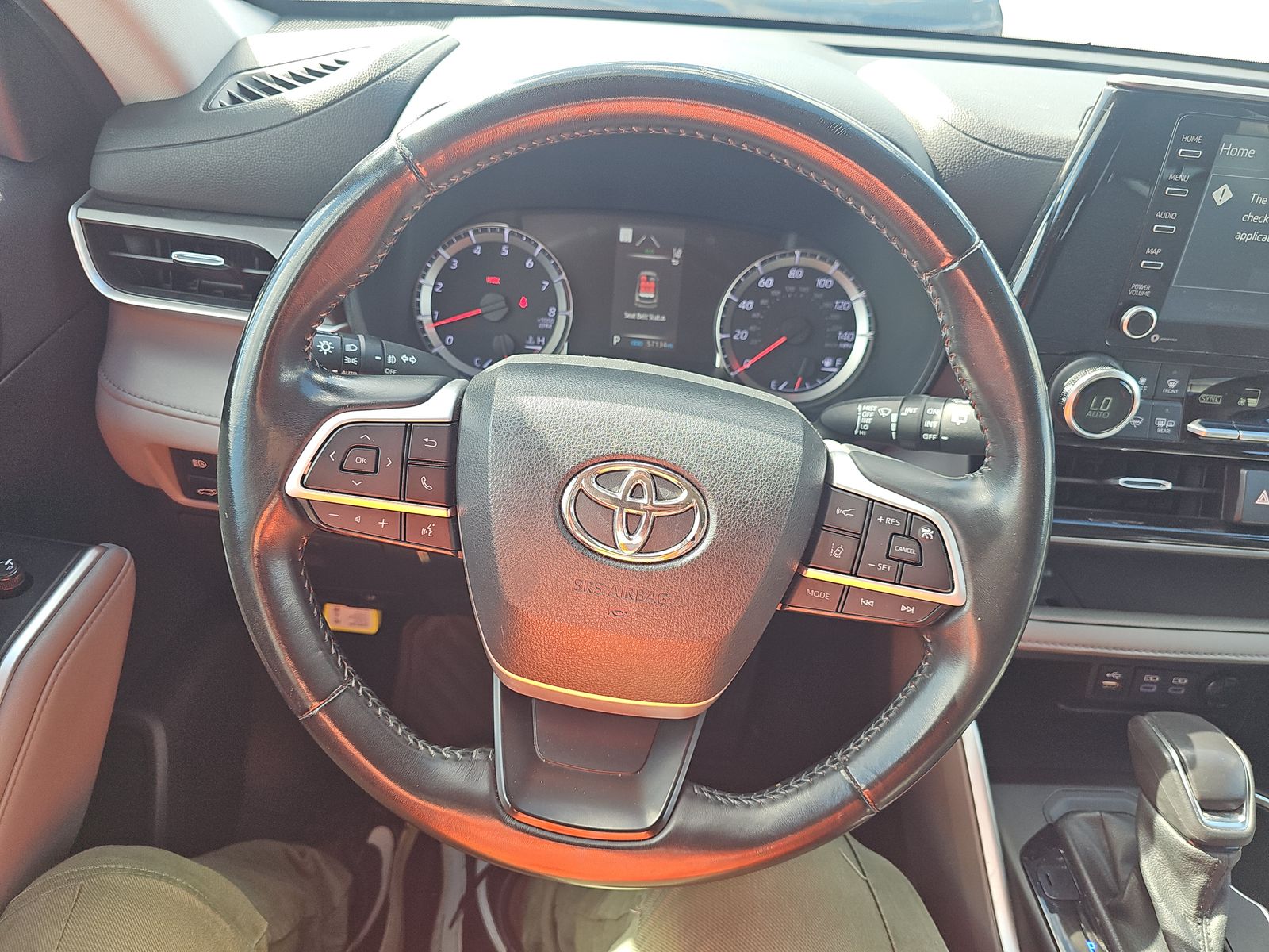 2022 Toyota Highlander LE FWD