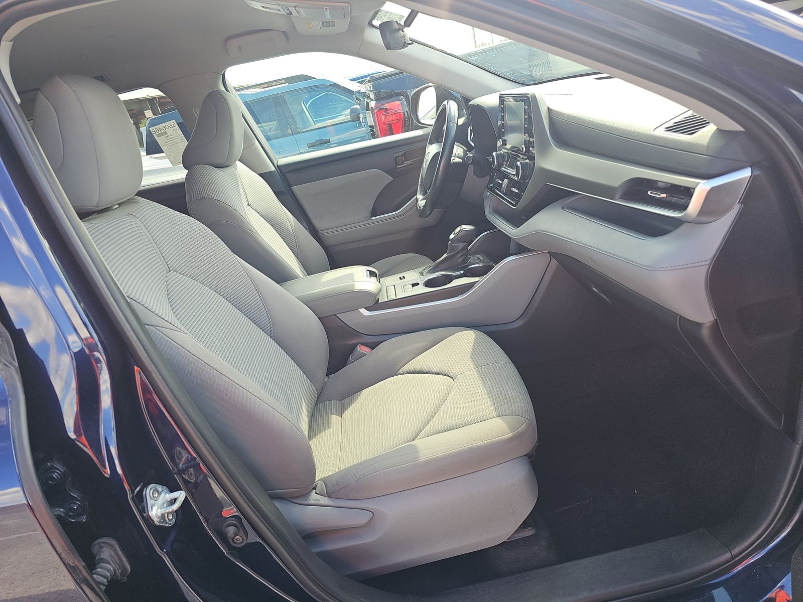 2022 Toyota Highlander LE FWD