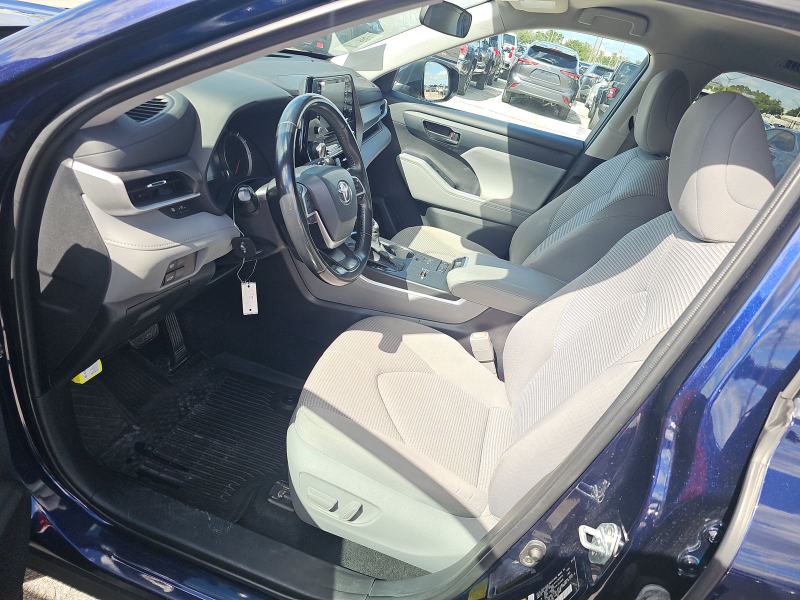 2022 Toyota Highlander LE FWD