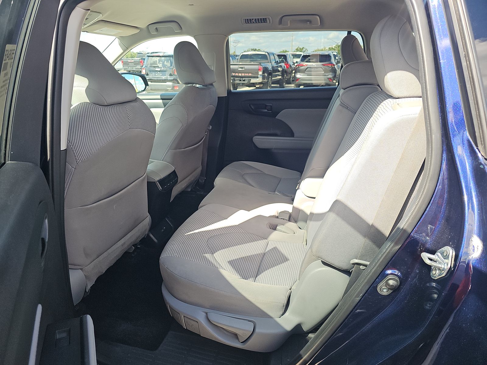 2022 Toyota Highlander LE FWD