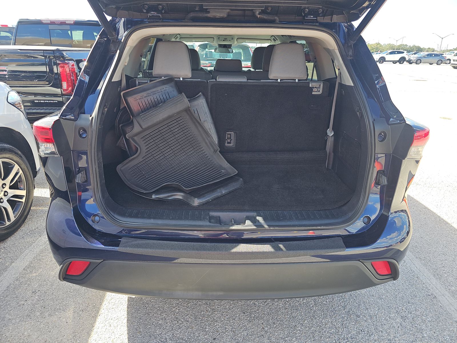 2022 Toyota Highlander LE FWD