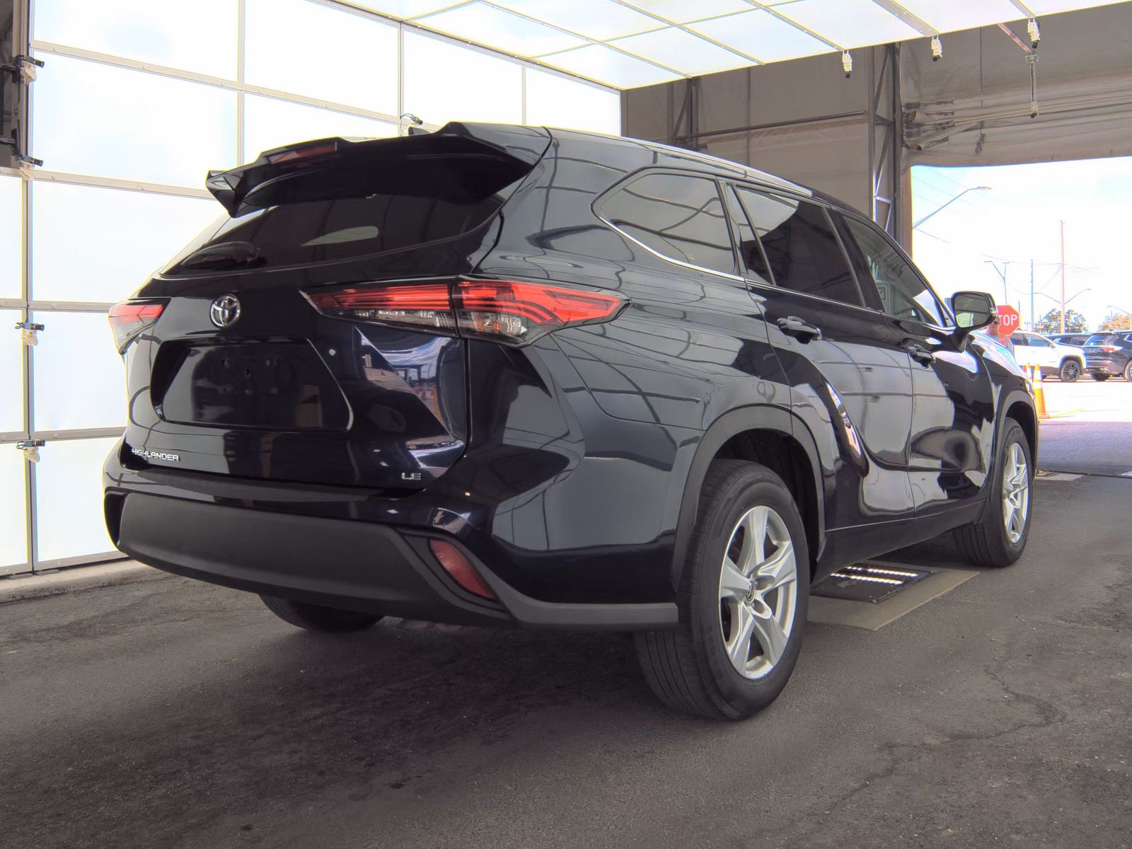 2022 Toyota Highlander LE FWD