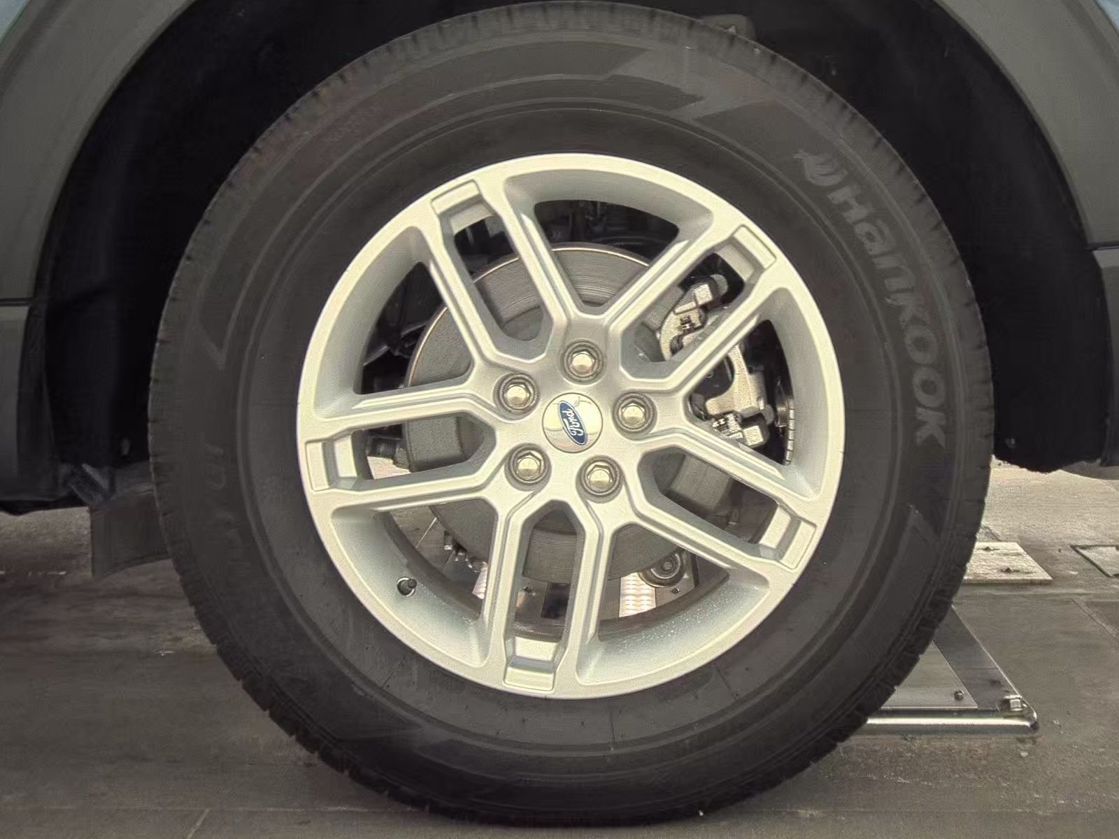 2025 Ford Explorer Active FWD