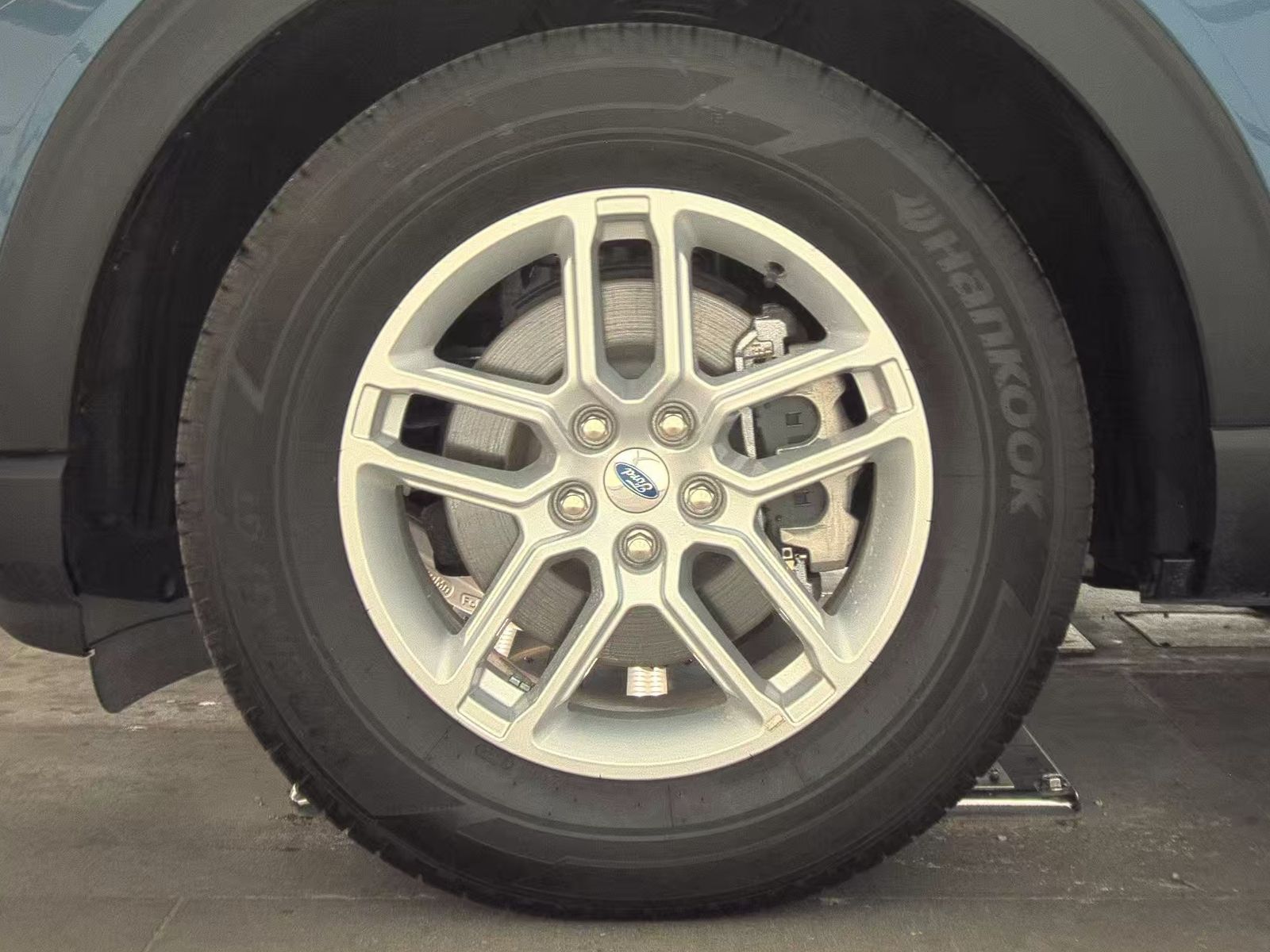 2025 Ford Explorer Active FWD