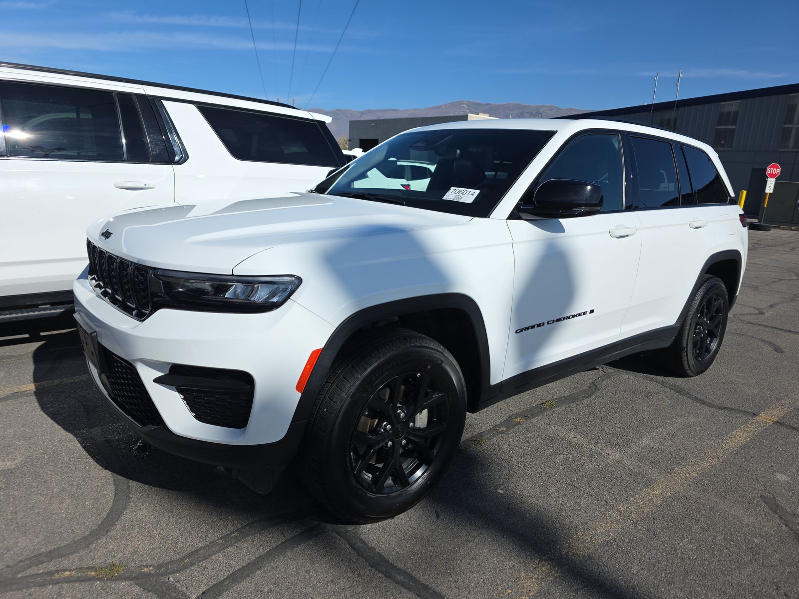 2024 Jeep Grand Cherokee Altitude AWD