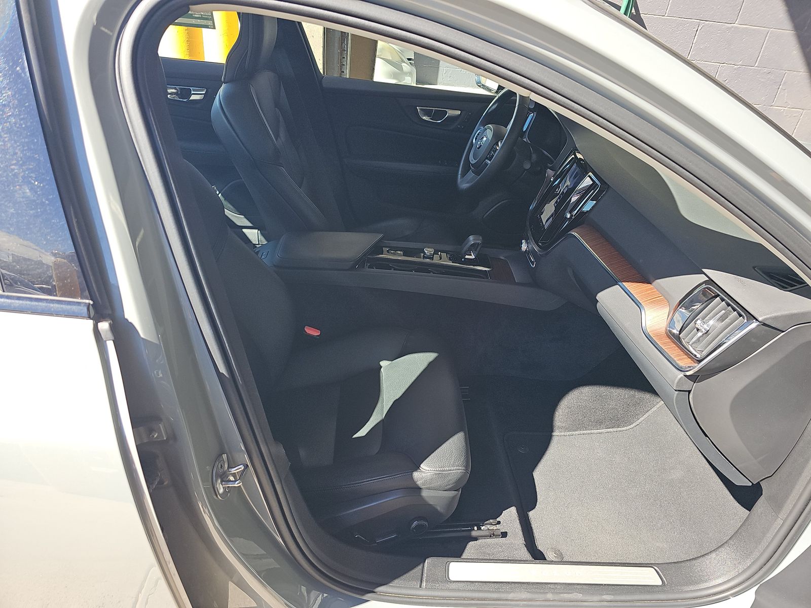 2025 Volvo S60 B5 Plus FWD