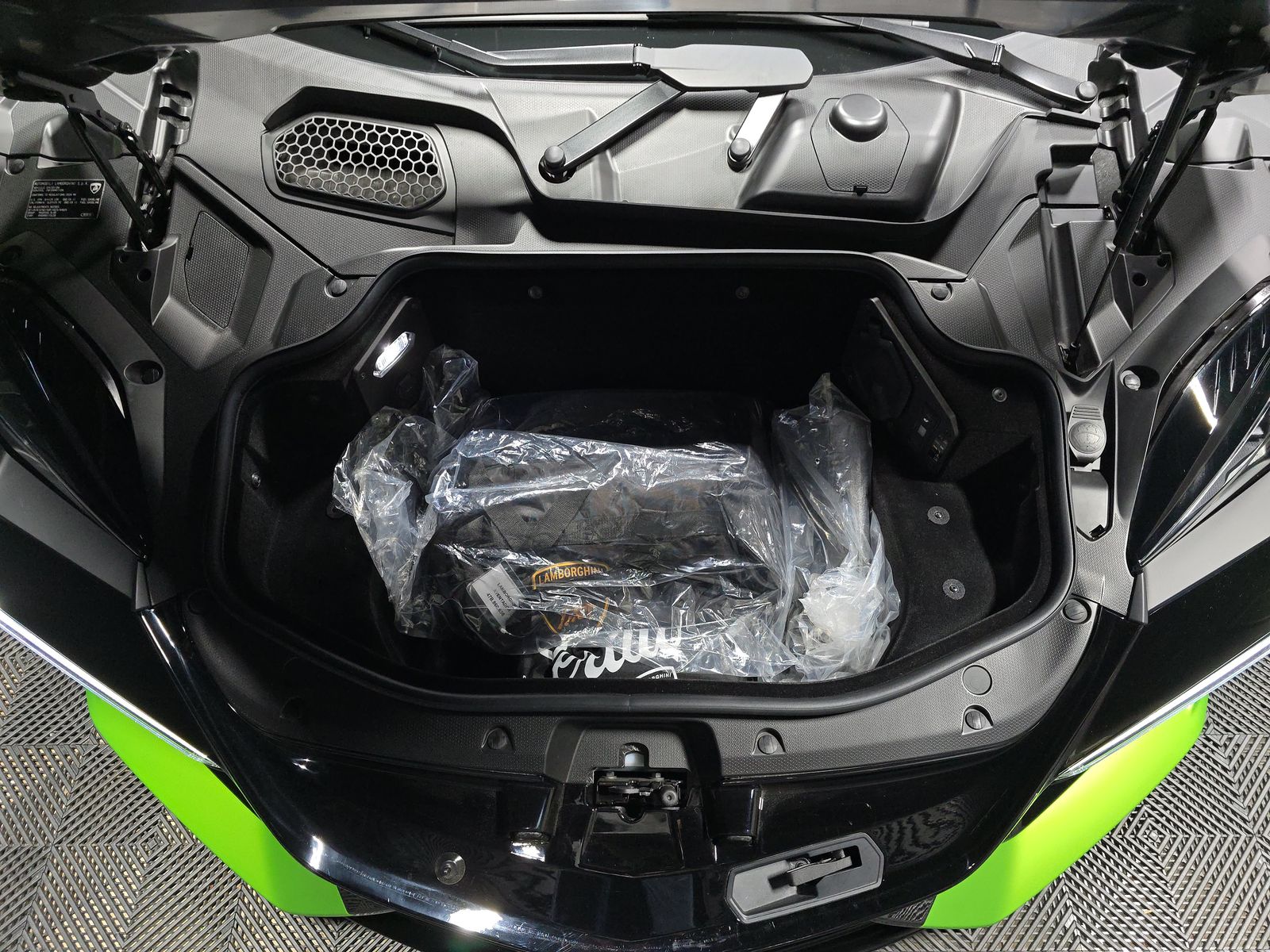 2024 Lamborghini Revuelto Base AWD