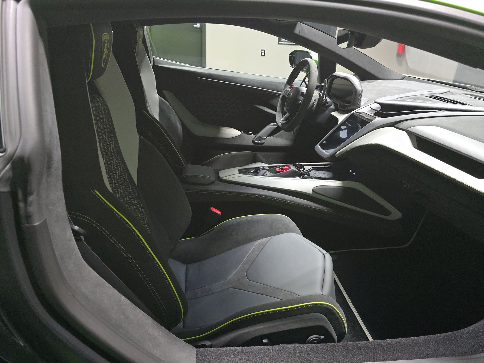 2024 Lamborghini Revuelto Base AWD