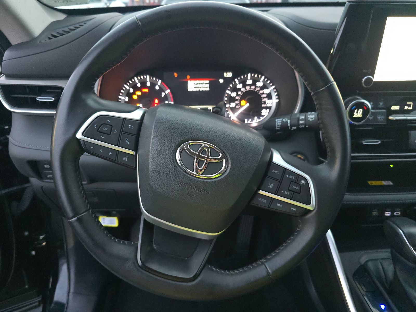 2023 Toyota Highlander XLE FWD