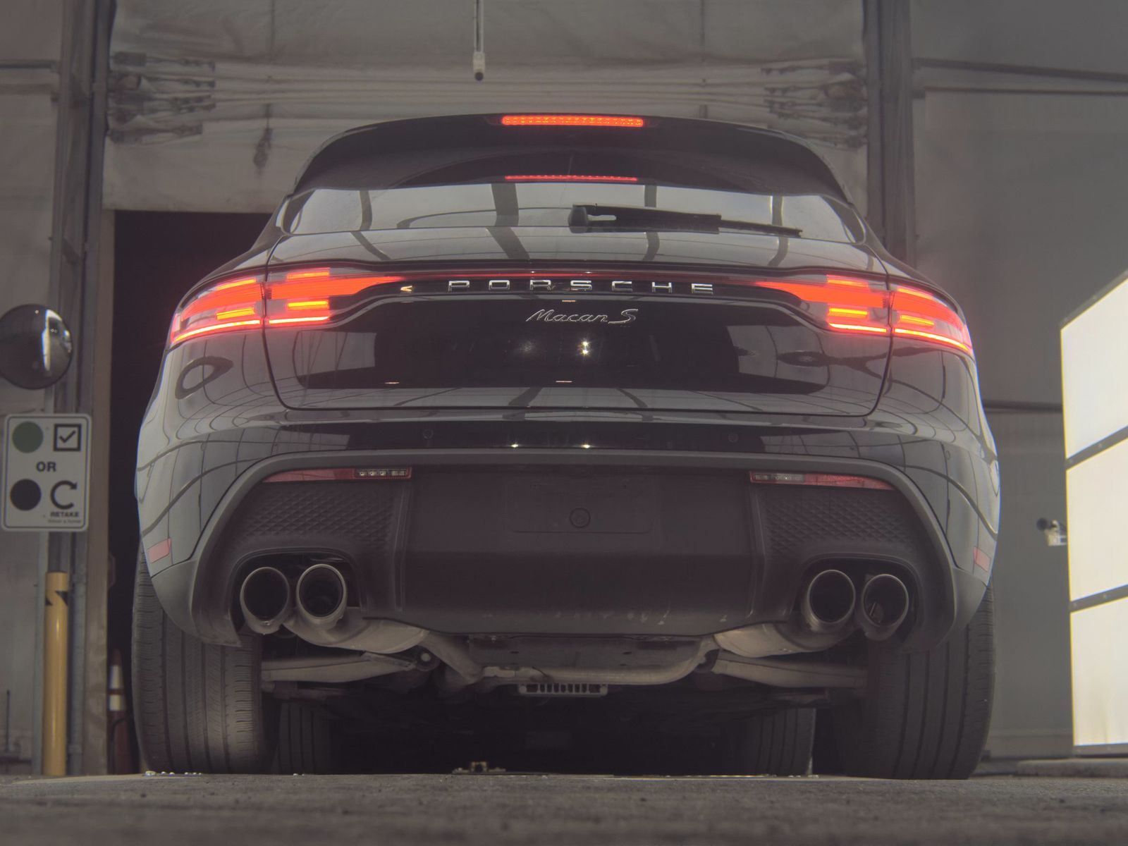 2022 Porsche Macan S AWD