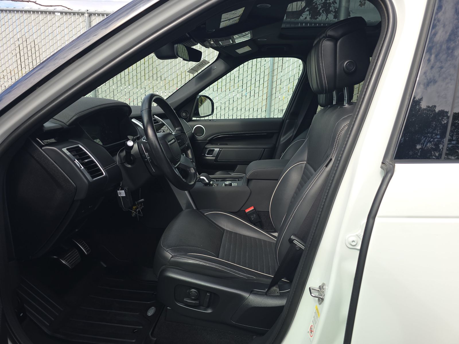 2023 Land Rover Discovery Metropolitan Edition AWD