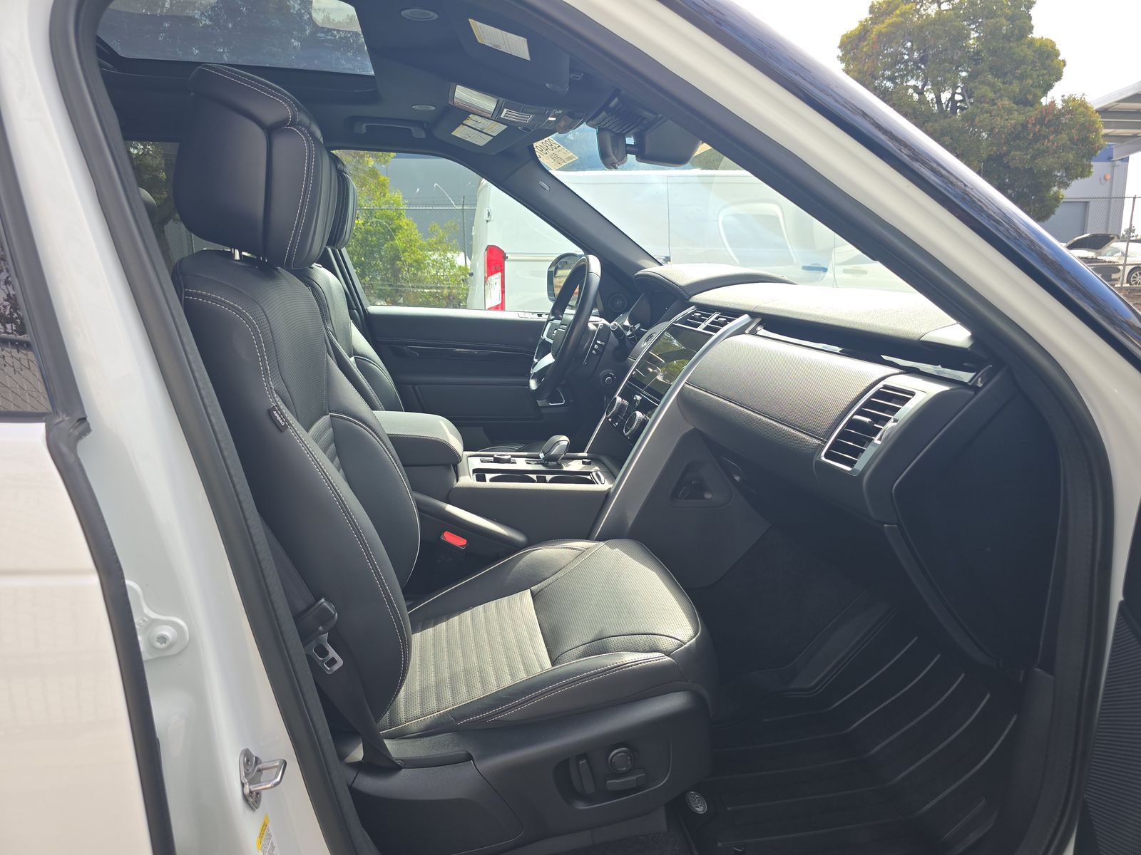 2023 Land Rover Discovery Metropolitan Edition AWD