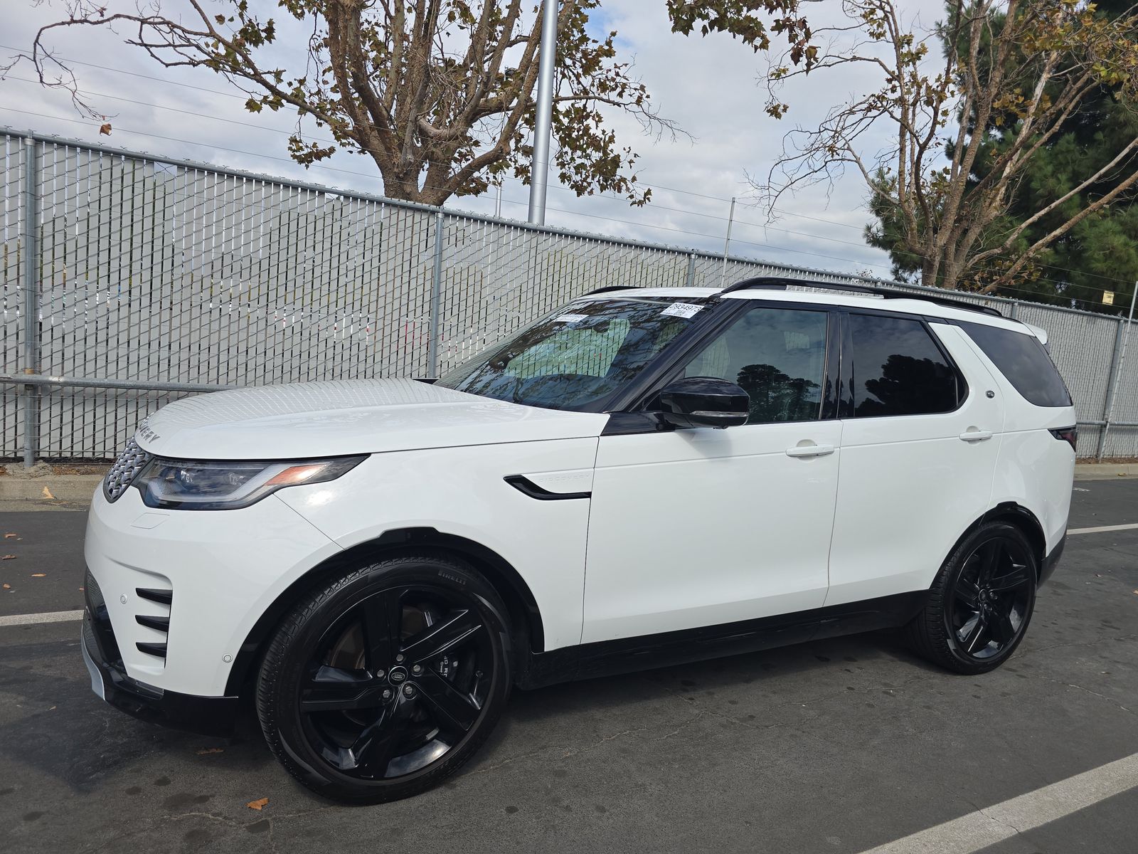 2023 Land Rover Discovery Metropolitan Edition AWD