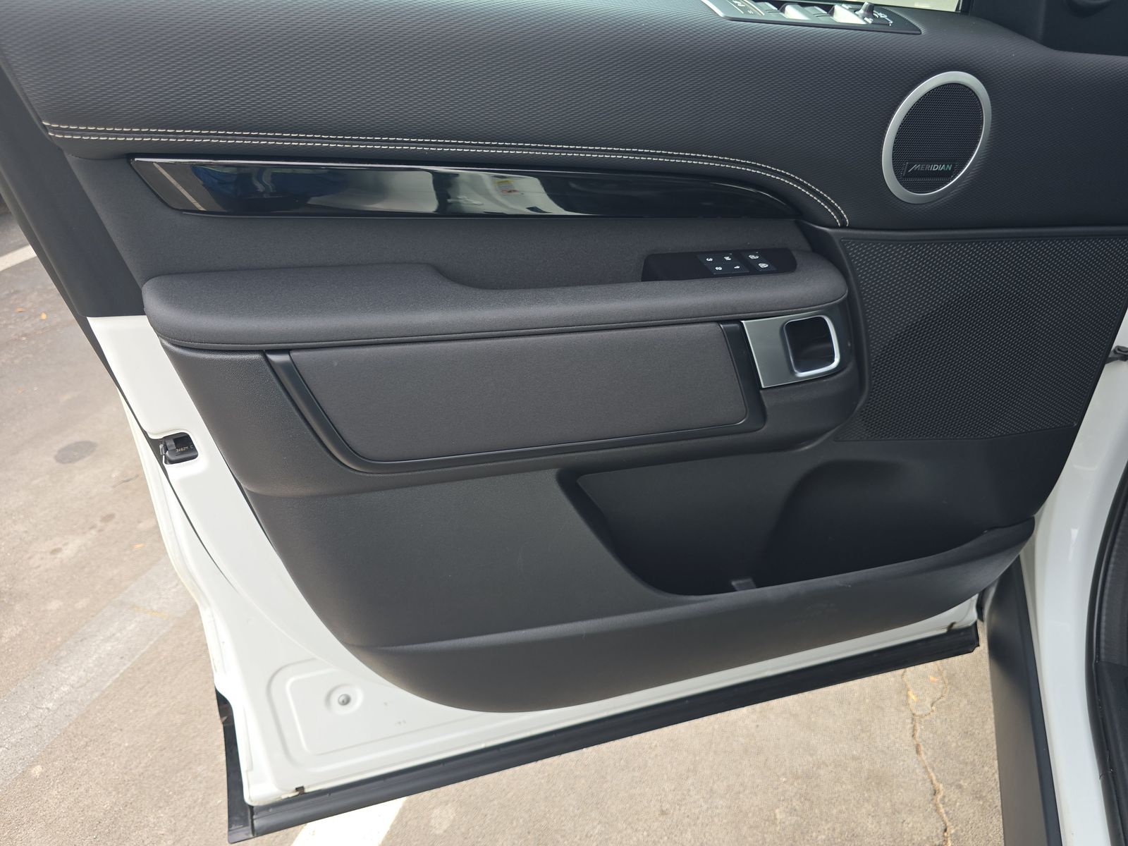 2023 Land Rover Discovery Metropolitan Edition AWD