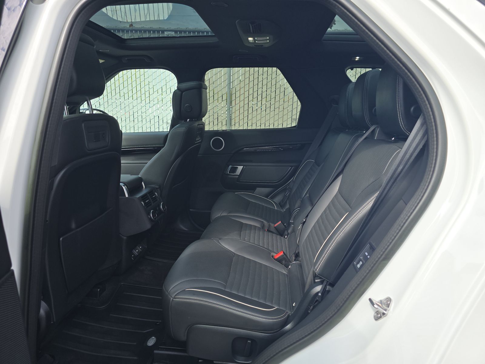 2023 Land Rover Discovery Metropolitan Edition AWD