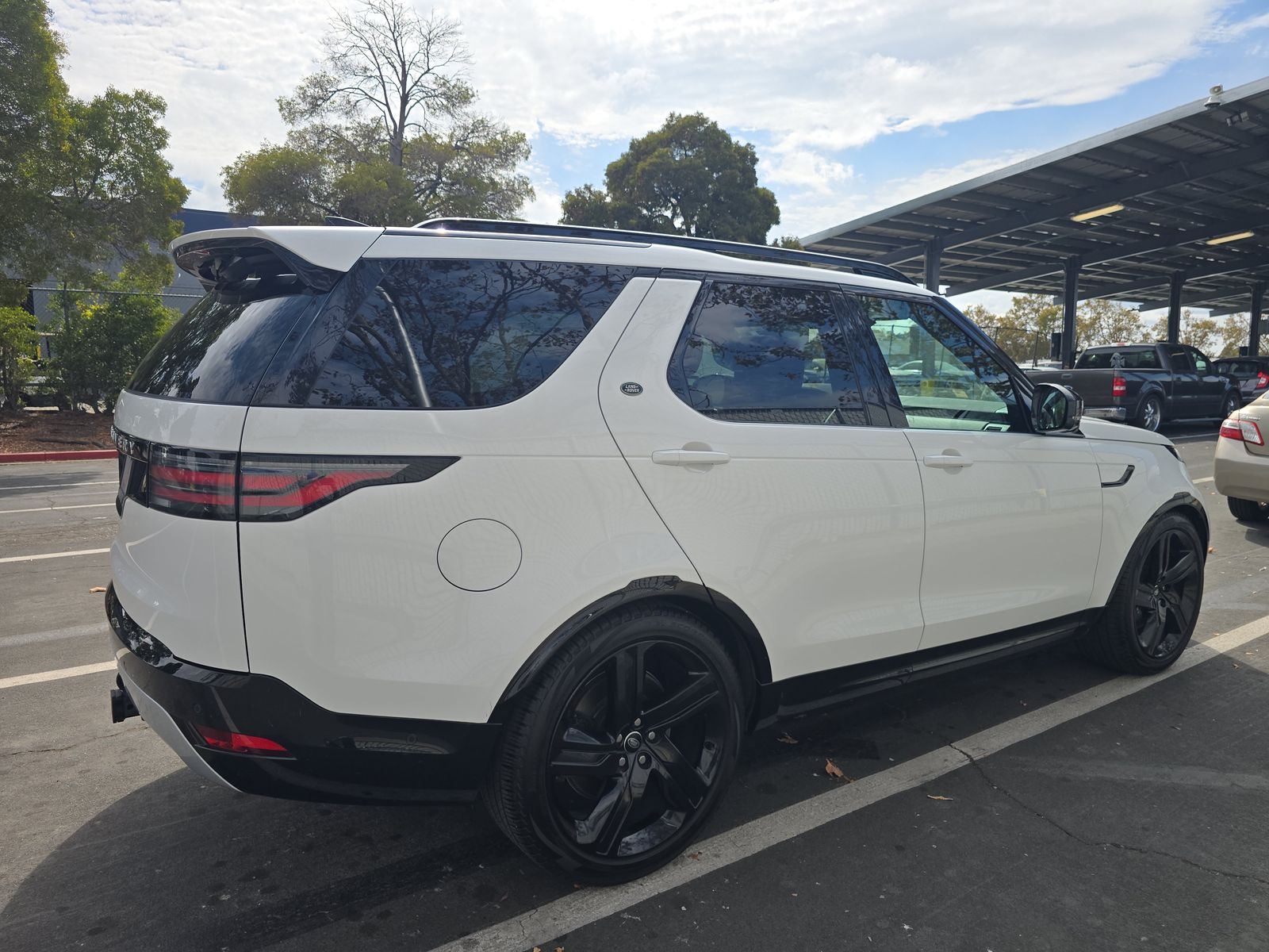 2023 Land Rover Discovery Metropolitan Edition AWD