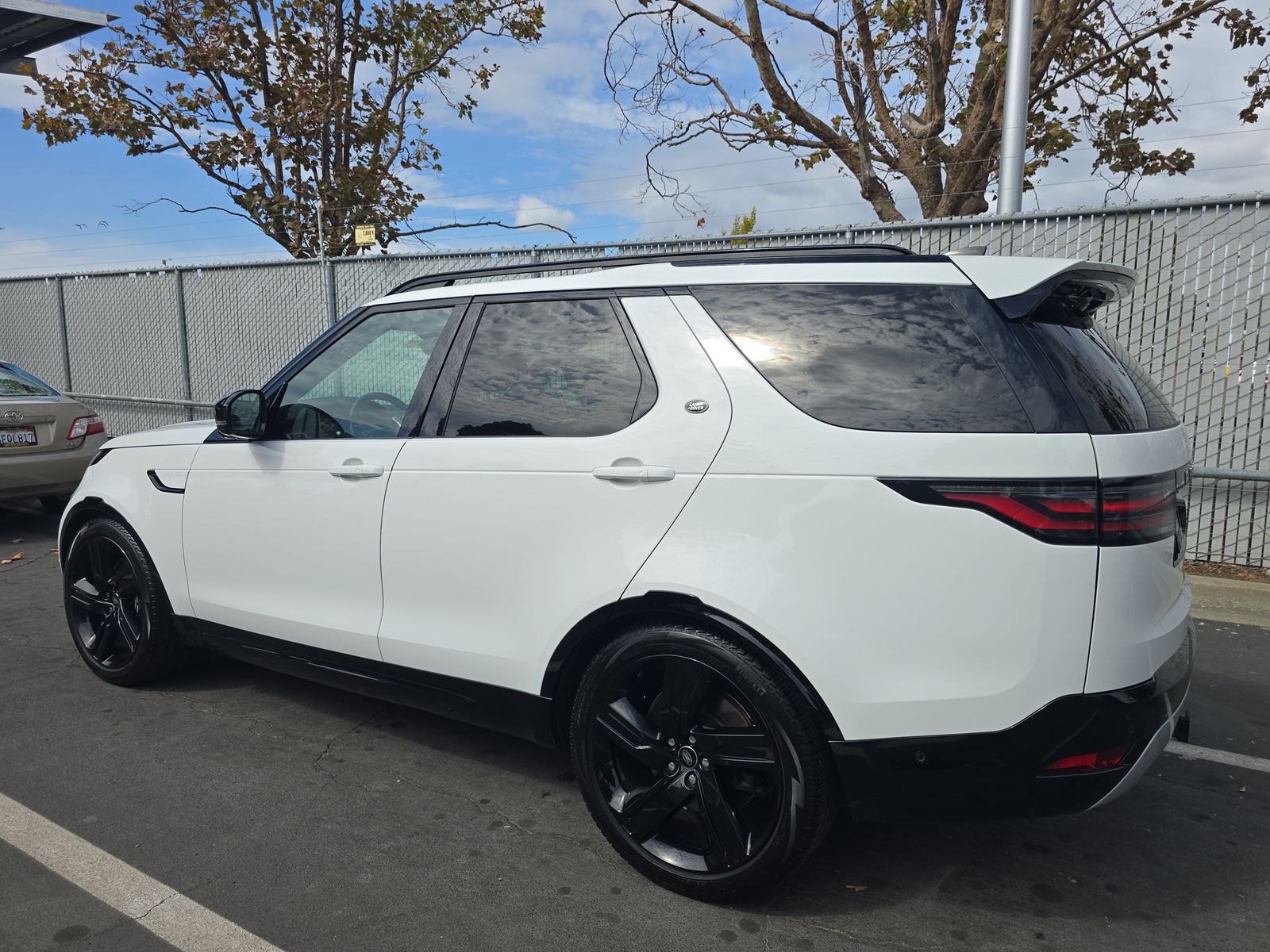 2023 Land Rover Discovery Metropolitan Edition AWD