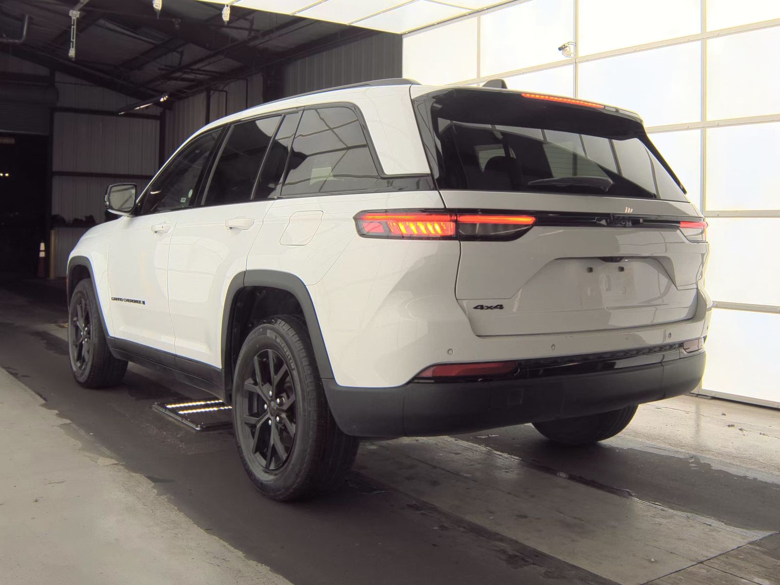 2024 Jeep Grand Cherokee Altitude AWD