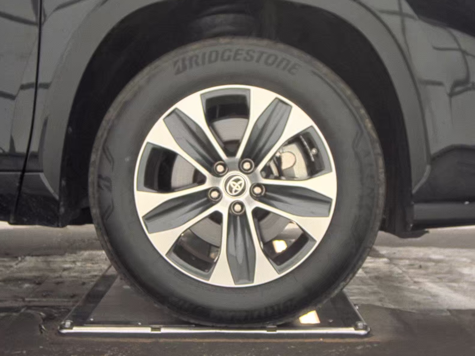 2023 Toyota Highlander XLE FWD