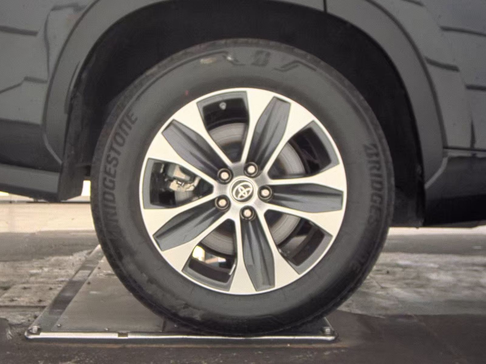 2023 Toyota Highlander XLE FWD