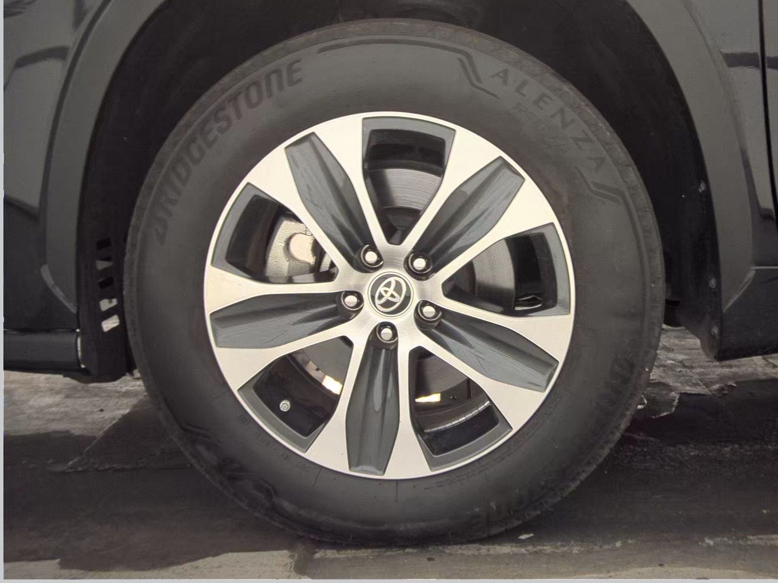 2023 Toyota Highlander XLE FWD