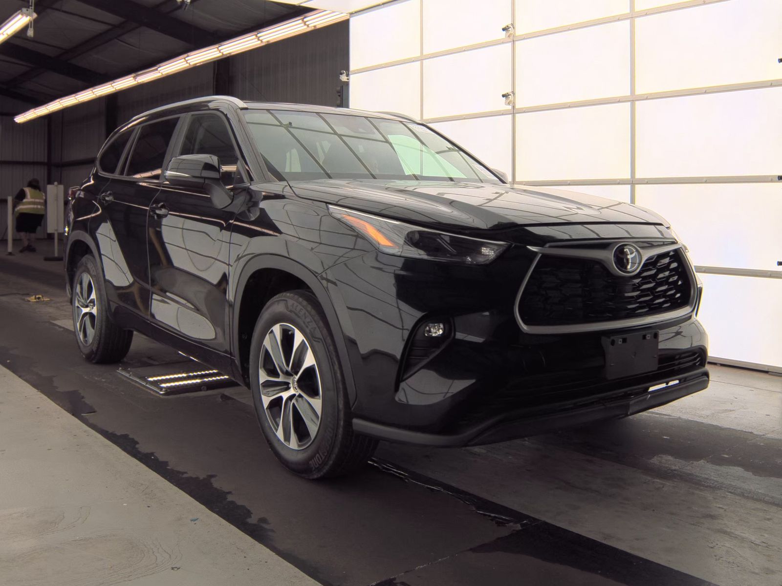 2023 Toyota Highlander XLE FWD