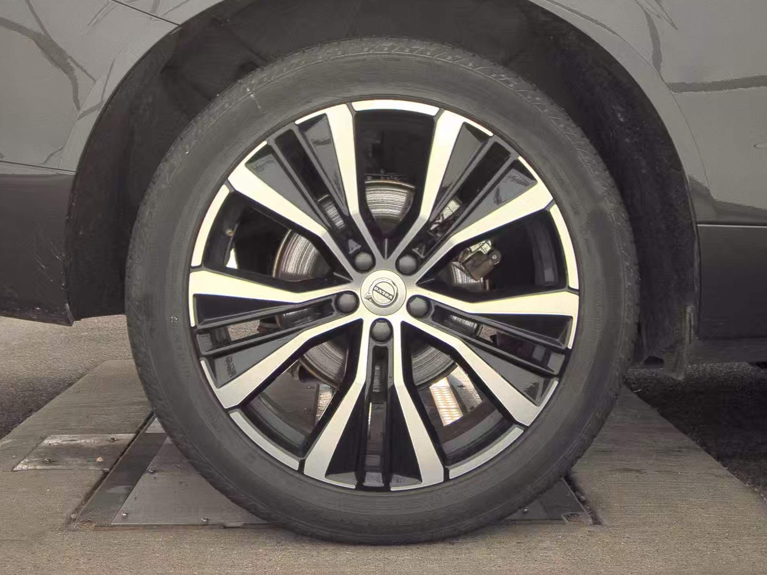 2025 Volvo XC60 B5 Plus AWD