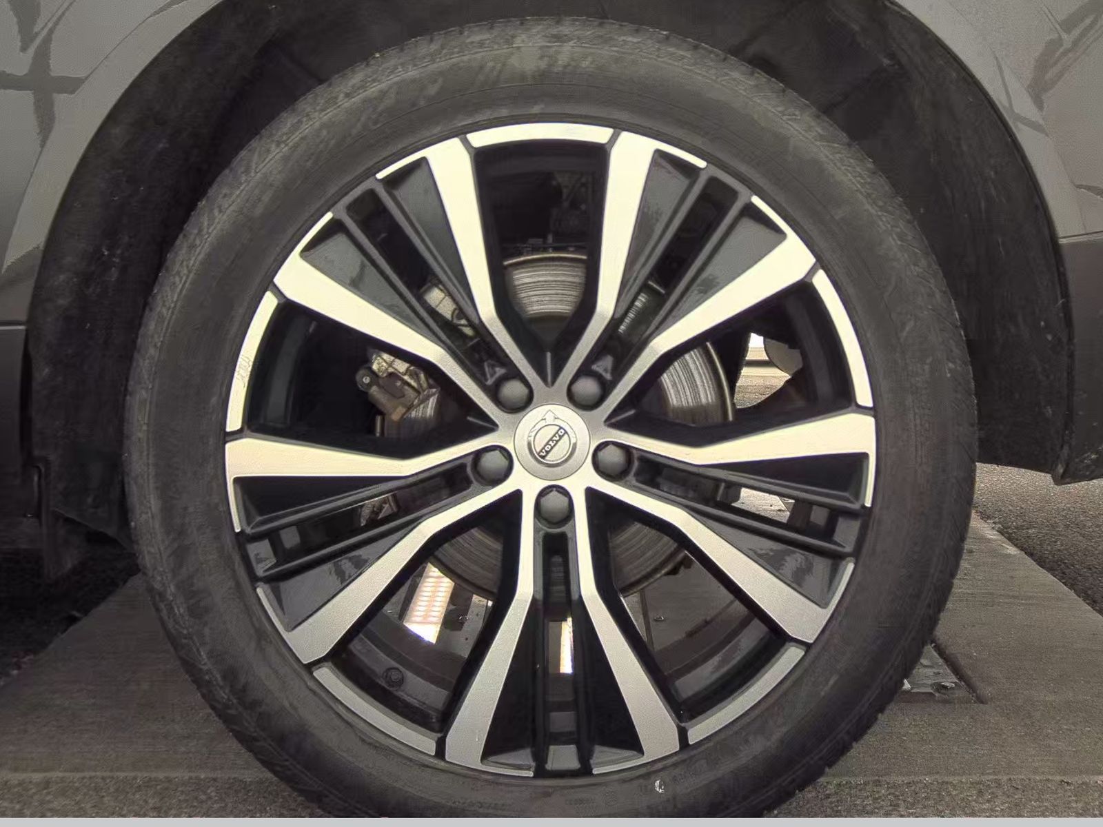 2025 Volvo XC60 B5 Plus AWD